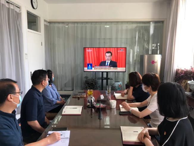 科印传媒组织员工观看十三届全国人大三次会议开幕会